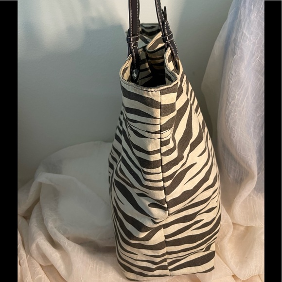 Brown and tan zebra print canvas tote - Picture 4 of 4